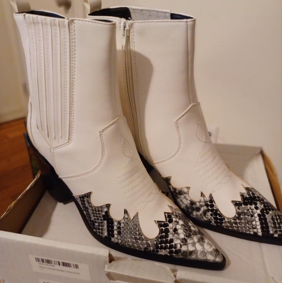 Pretty little thing - Picture 1 of 9